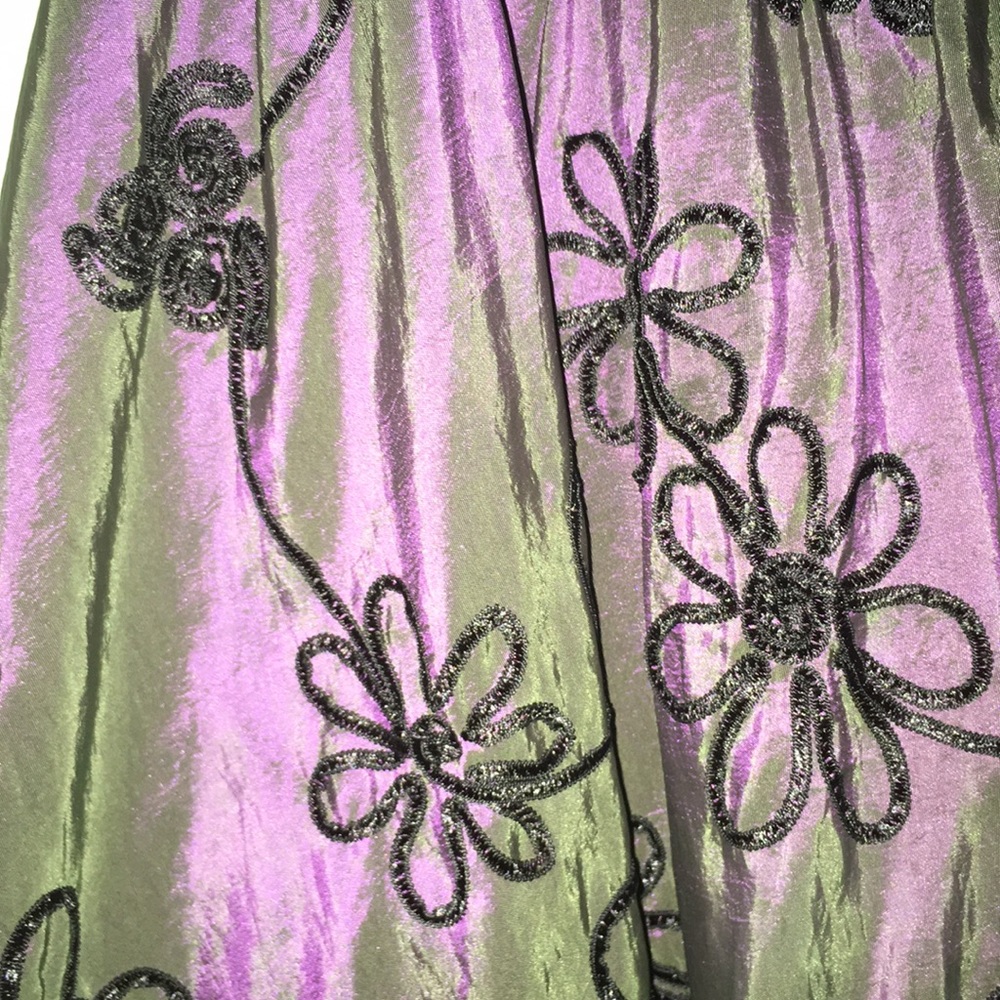 Beautiful black and purple formal dress - Picture 2 of 7